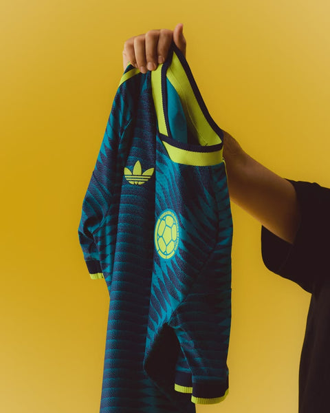 Camiseta Selección Colombia - Versión Jugador Premium + Caja de Lujo